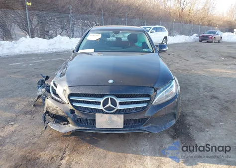 2015 Mercedes-Benz C 300 4Matic/Luxury 4Matic/Sport 4Matic z USA, uszkodzony, nr VIN 55SWF4KB2FU077539